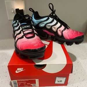 Womens NIKE Vapormax Plus